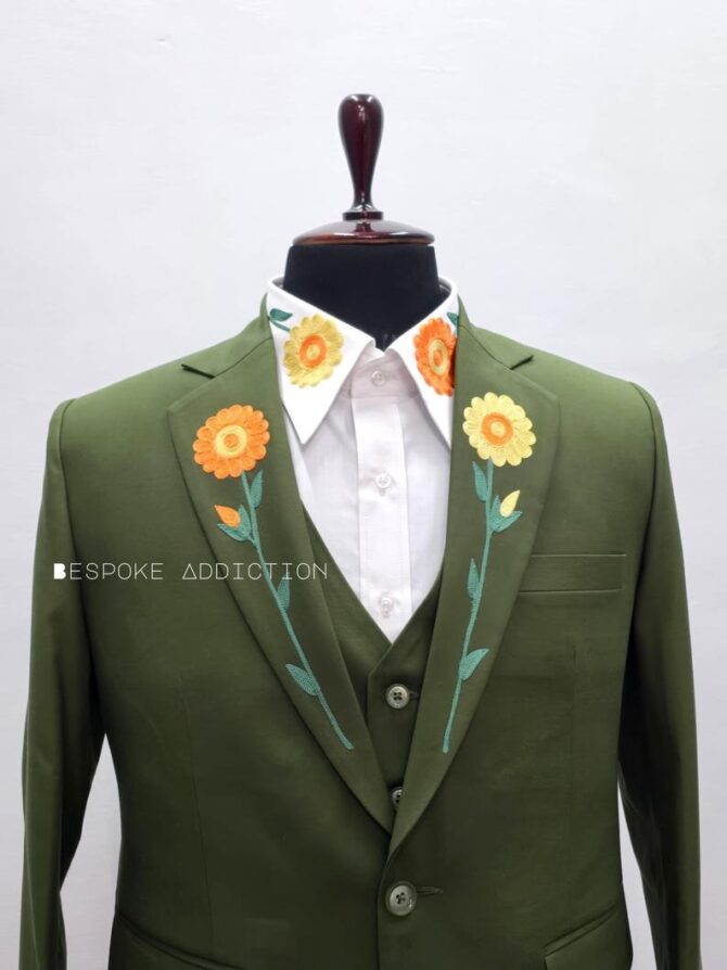 Men Olive Green 4Pc Bespoke Flowers Embroidered On Peak Lapel Cocktail Coat Pant Vest Shirt Western Suit Retro Groom Wedding Party Outfit - Image 2